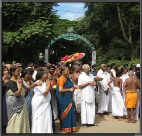 Devotees receiving the Lord in front of Sri Ramanasramam